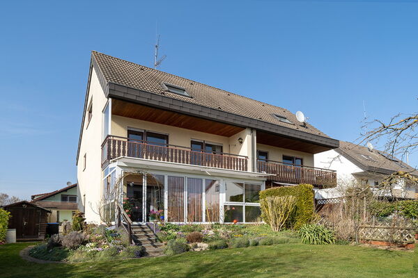 Attraktive Doppelhaushälfte mit großzügigem Garten in Bollingen (Dornstadt)