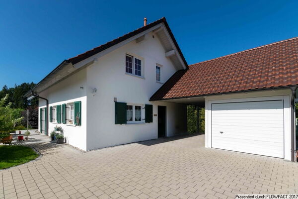 Neuwertiges Haus in ruhiger und sonnenverwöhnter Lage